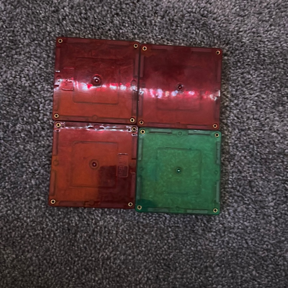 4 magnetic square toys